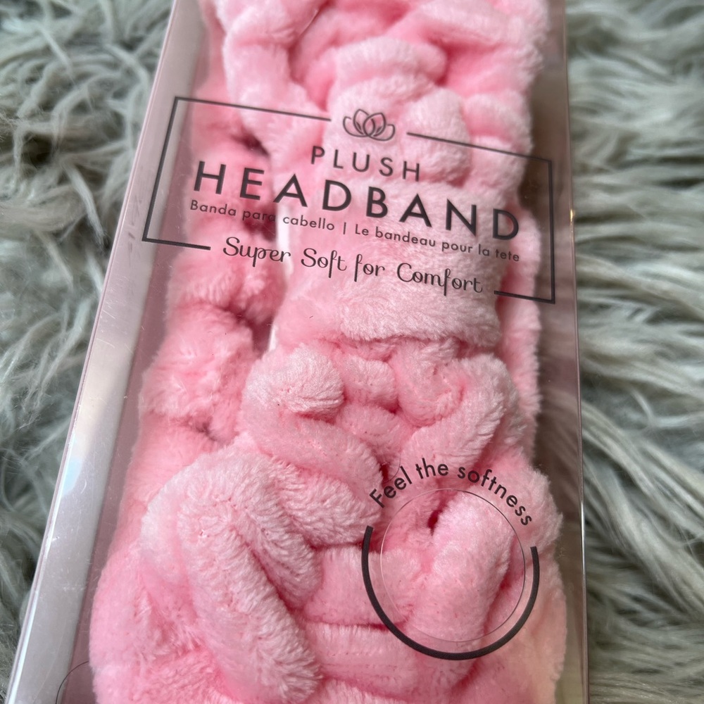 NIB PLUSH HEADBAND